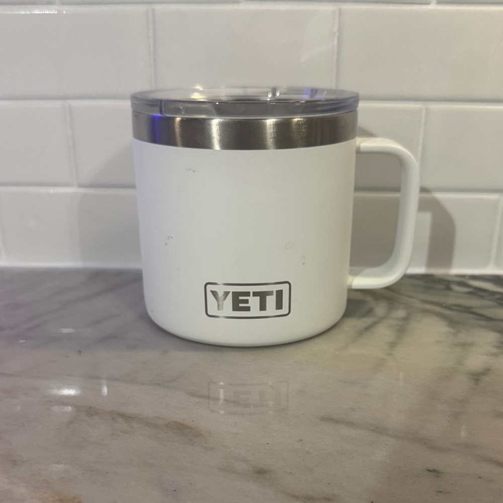 Yeti White Insulated Stainless Steel Mug with Clear Lid